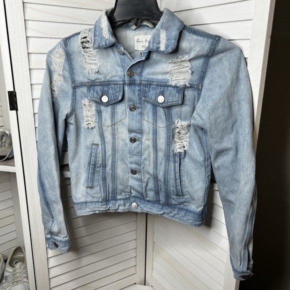 Love Tree Womens Lt Blue Button Up Distressed Denim Jean Jacket SZ M SHORT  READ - Picture 1 of 8